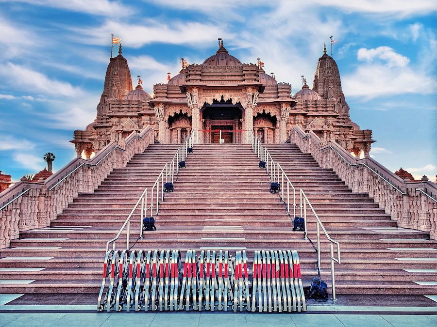Beautiful Hindu temple located in Chino Hills ca. Place is really gorgeous inside and out.