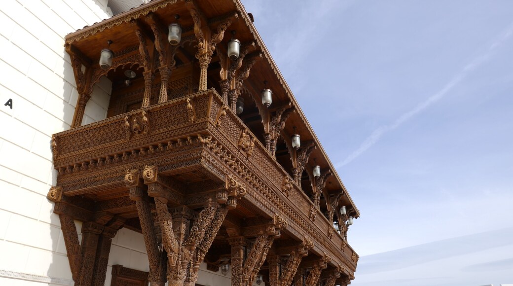 Exterior view of the famous BAPS Shri Swaminarayan Mandir
