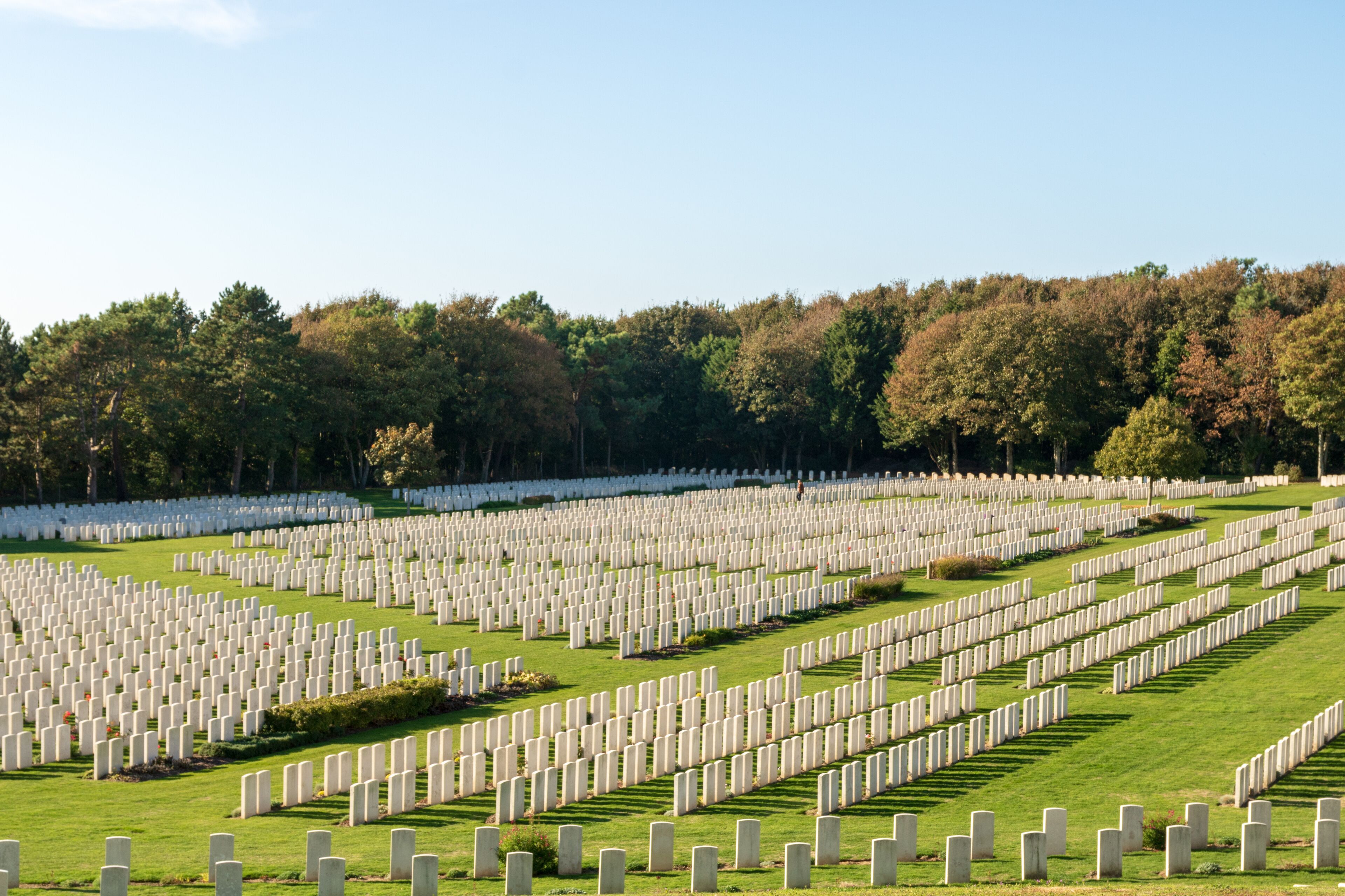 Alignements de stèles - Cimetière britannique d'Etaples-sur-Mer