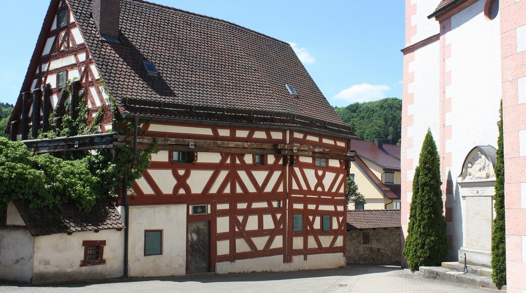 This is a photograph of an architectural monument. It is on the list of cultural monuments of Bayern, no. D-5-74-135-10