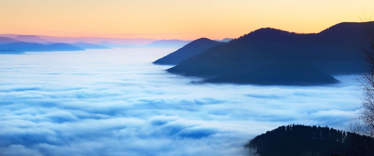 A mountainous landscape with a sea of clouds below.
