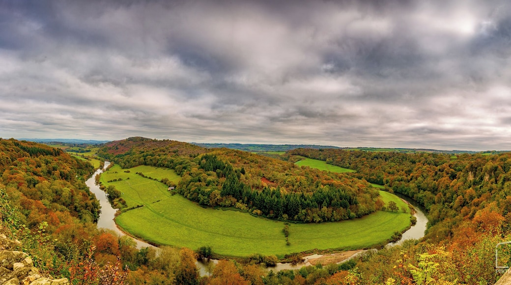 Great views overlooking the #river #wye , the #autumnal colours are starting to show through now. This scene is enormous, i tried to shoot this on a full frame camera with a 17mm focal length and i could still not get it all in, so i set up and leveled my tripod, this is a five shot panorama shot in vertical orientation.