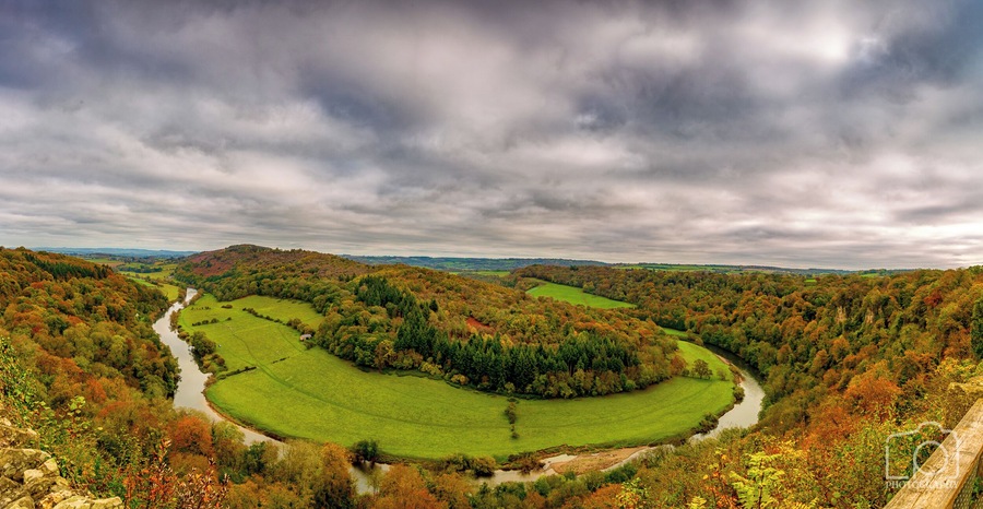 Great views overlooking the #river #wye , the #autumnal colours are starting to show through now. This scene is enormous, i tried to shoot this on a full frame camera with a 17mm focal length and i could still not get it all in, so i set up and leveled my tripod, this is a five shot panorama shot in vertical orientation.