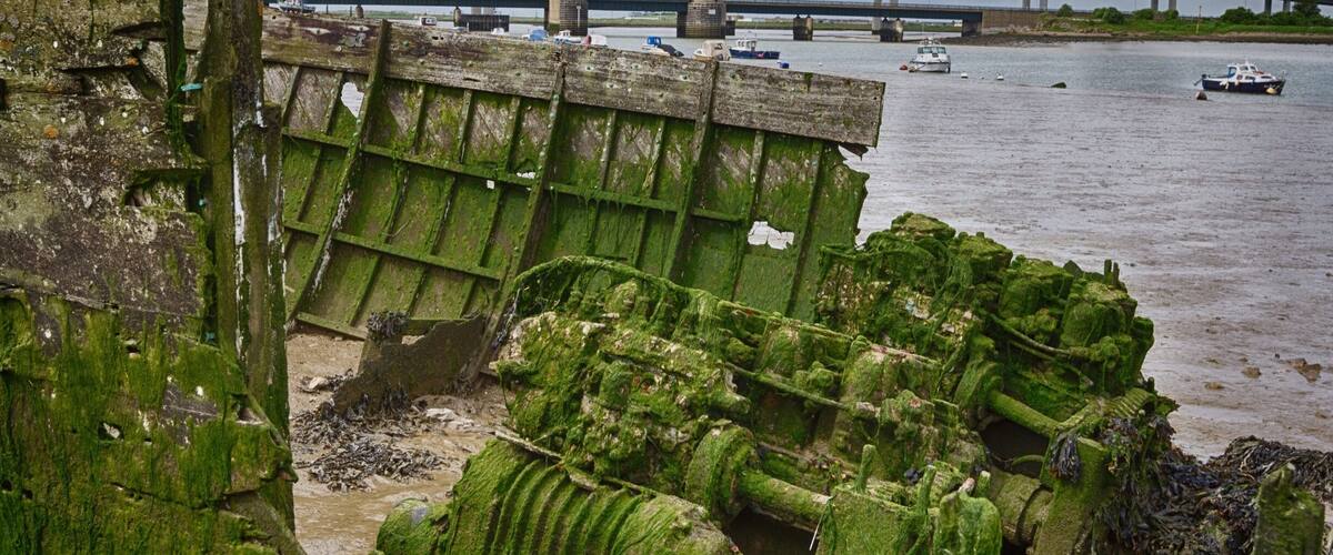 With its shores opening up to industrial and natural areas this is a great place to explore.
I parked up beneath the bridge and followed the footpath along the river. There's plenty to see such as the remains of this old boat, its engine which once upon a time propelled it through the water, now idle and covered in seaweed.
#Beachbound #Abandoned