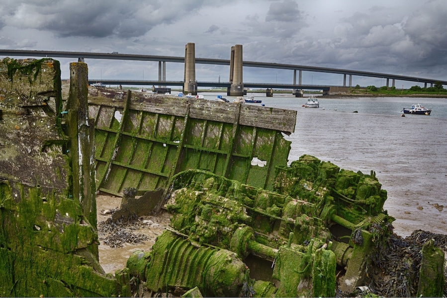 With its shores opening up to industrial and natural areas this is a great place to explore.
I parked up beneath the bridge and followed the footpath along the river. There's plenty to see such as the remains of this old boat, its engine which once upon a time propelled it through the water, now idle and covered in seaweed.
#Beachbound #Abandoned