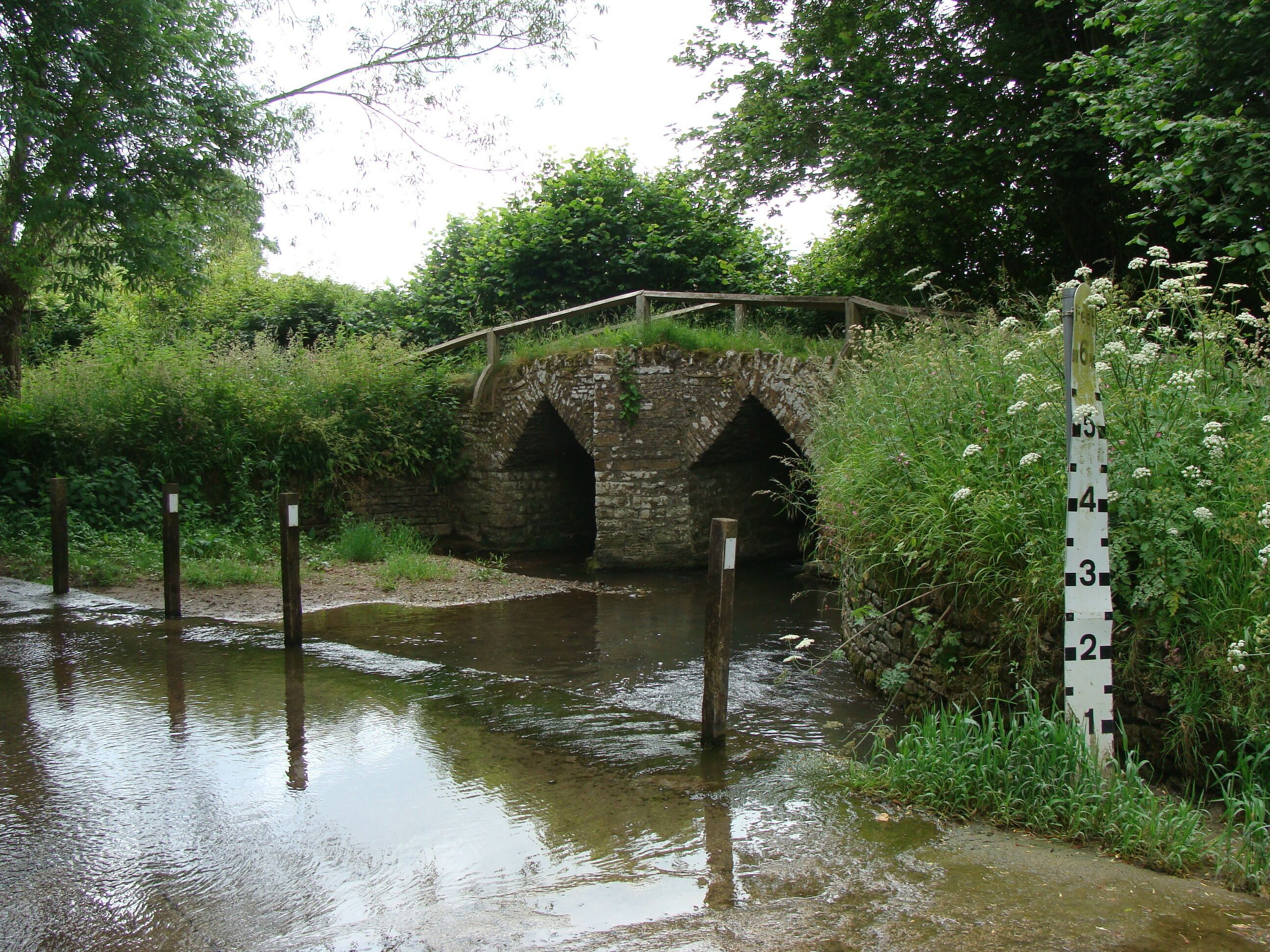 Fifehead Neville Bridge Wikidata has entry Q17650600 with data related to this monument.
