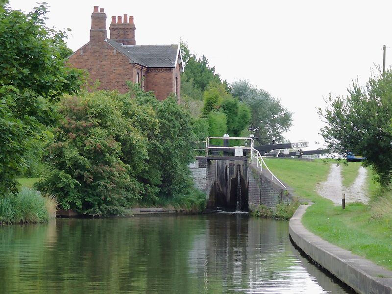 Photograph of Rumps Lock on the Trent and Mersey Canal at Middlewich, Cheshire
