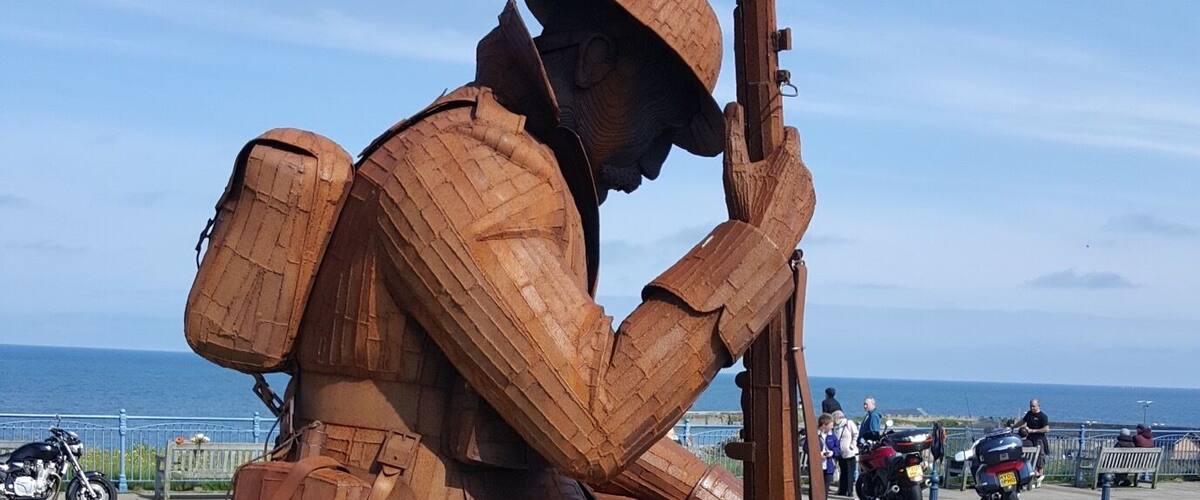 Statue by Ray Lonsdale on the Northumberland coast.