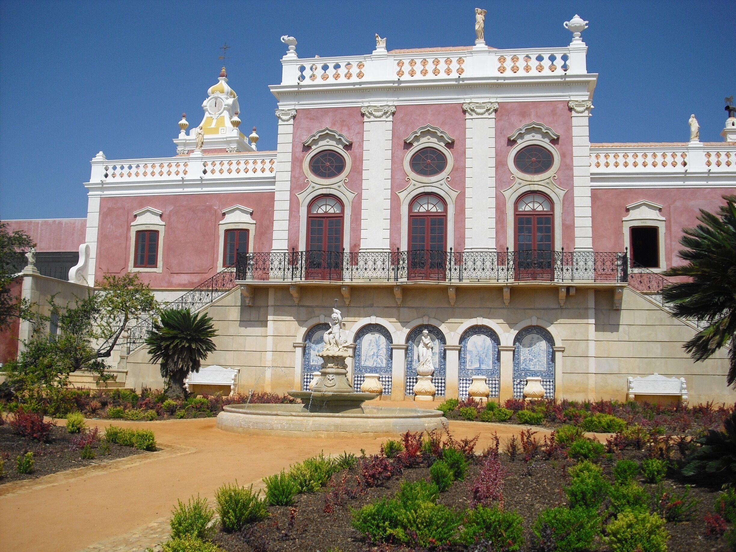 First saw this palace in the eighties when it was derelict and watched the renovations progress and eventually when it became a pousada stayed there. It was an exceptional experience 