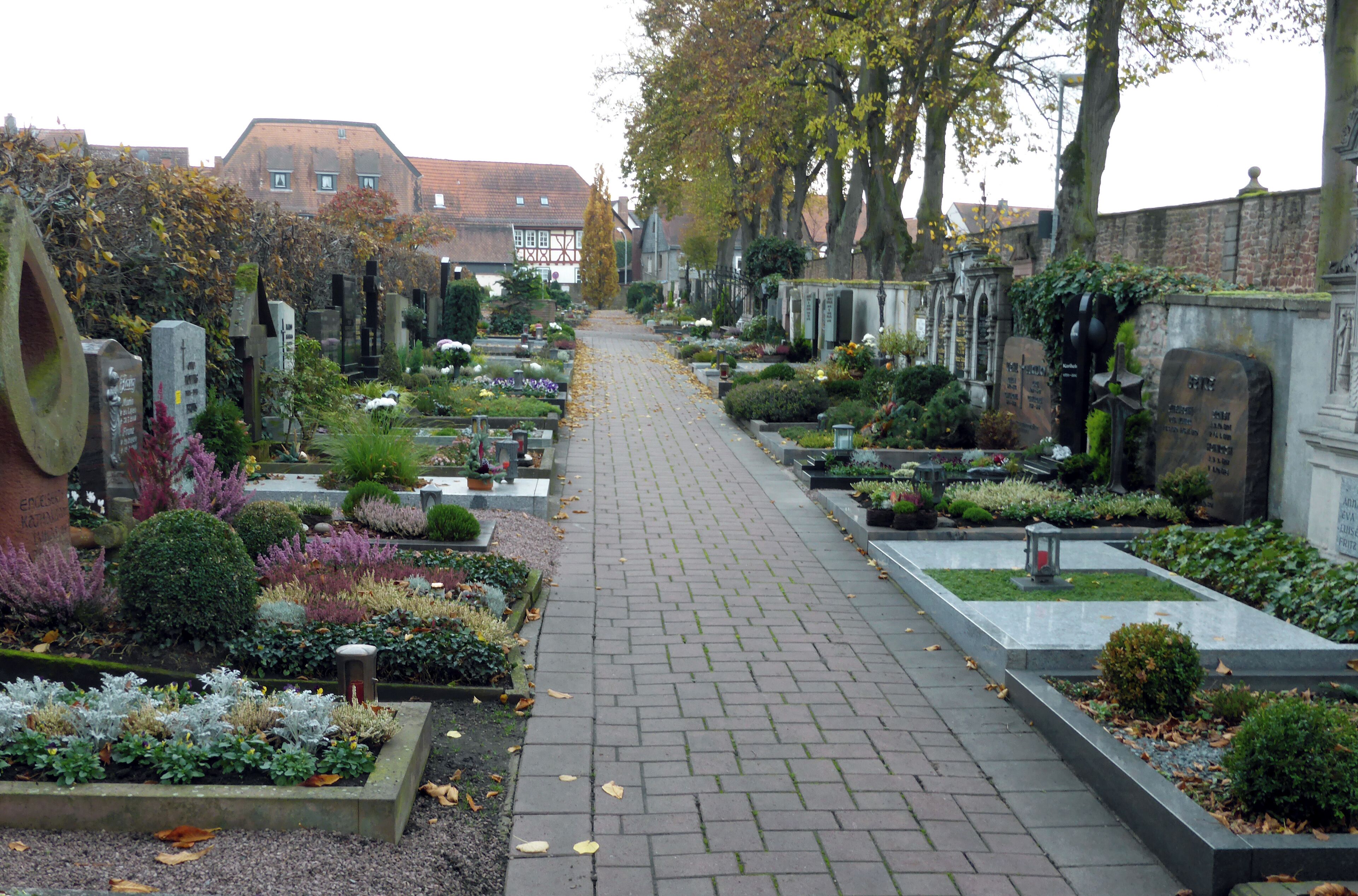 Städtischer Friedhof in Seligenstadt.