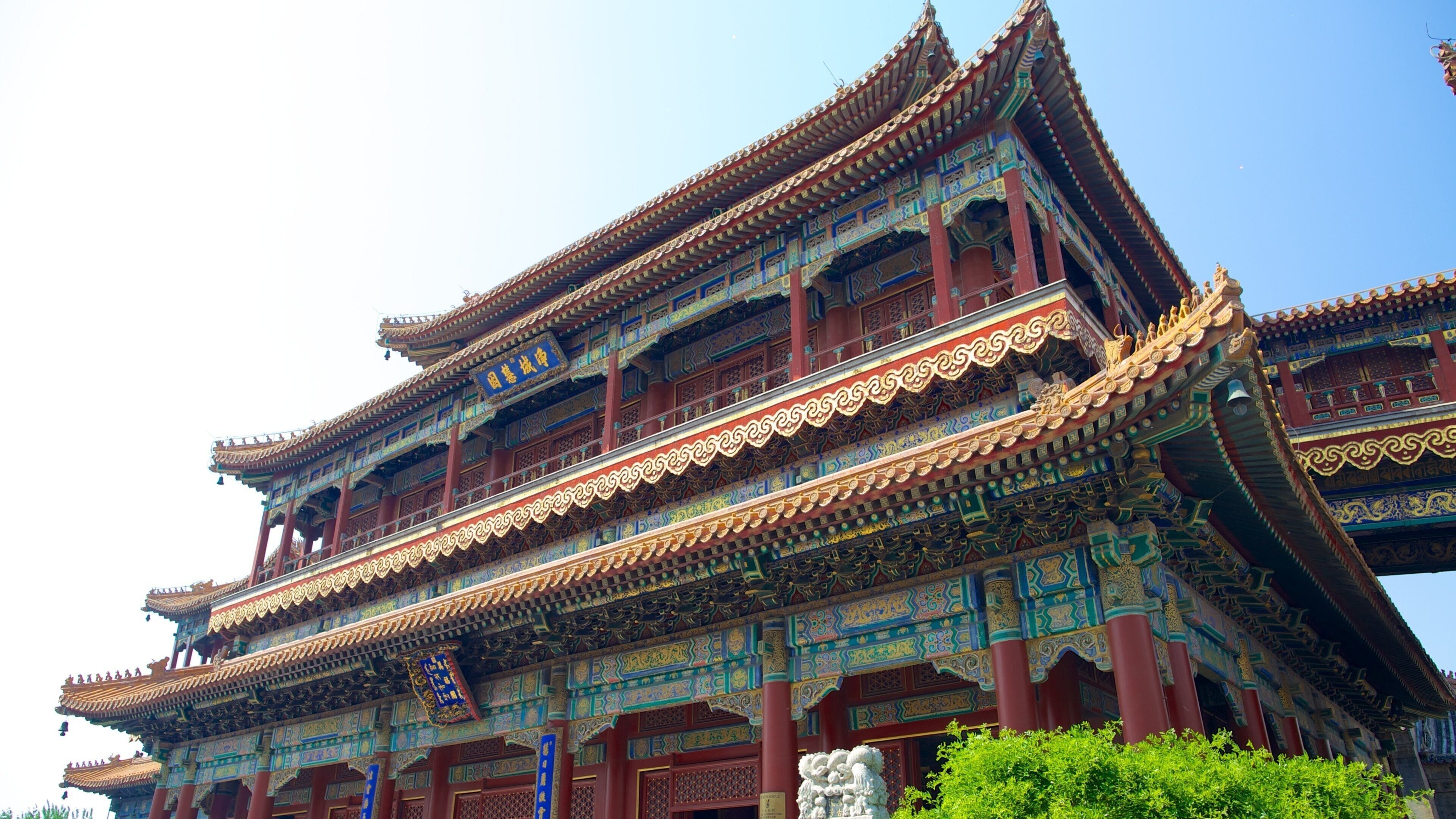 Dongcheng showing a temple or place of worship and heritage architecture