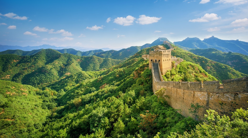 Great Wall of China at Sunny Day.; Shutterstock ID 310861289; Purchase Order: SP-1211 Vacation Specials Flyer; Order Number: ; Client/Licensee: CruiseShipCenter; Other: