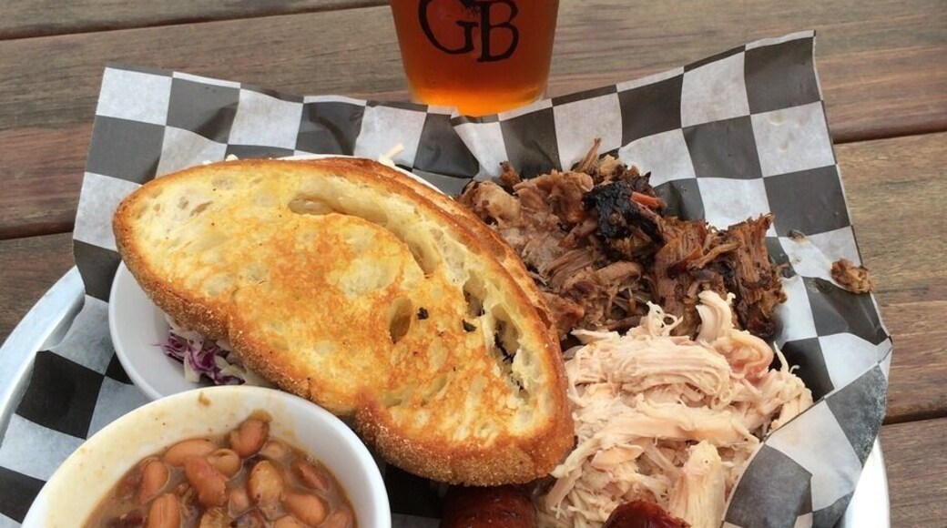 Fantastic little place great beach town stop over
Eclectic vibe and craft beer and lets not forget the food!