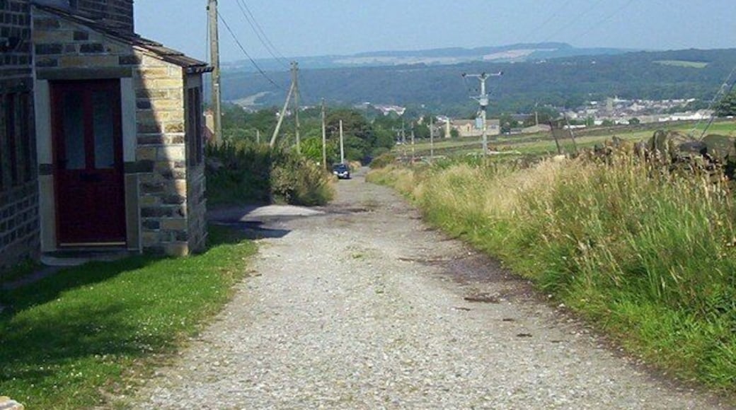 Brow Grains Road Bridleway View down the bridleway towards Meltham.