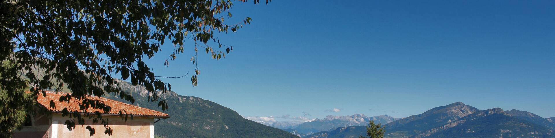 CASA ROSA SUL MONTE BALDO