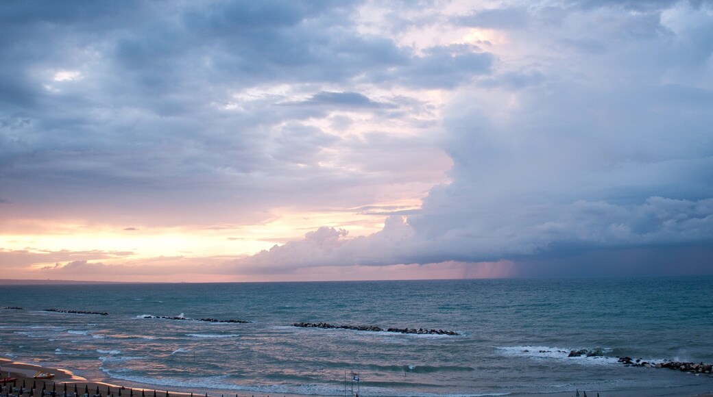 A storm off in the distance. #endlesssummer