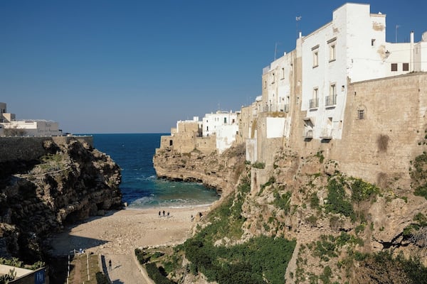 The "hidden" beach of the well-known town of Polignano a Mare in the south of Italy.
The old town was built just on top of the cliff: often they organize big diving competition where all participants jump in the water directly from the houses's roof....and it's not rare to see some people jumping from the windows!
#BeachTips