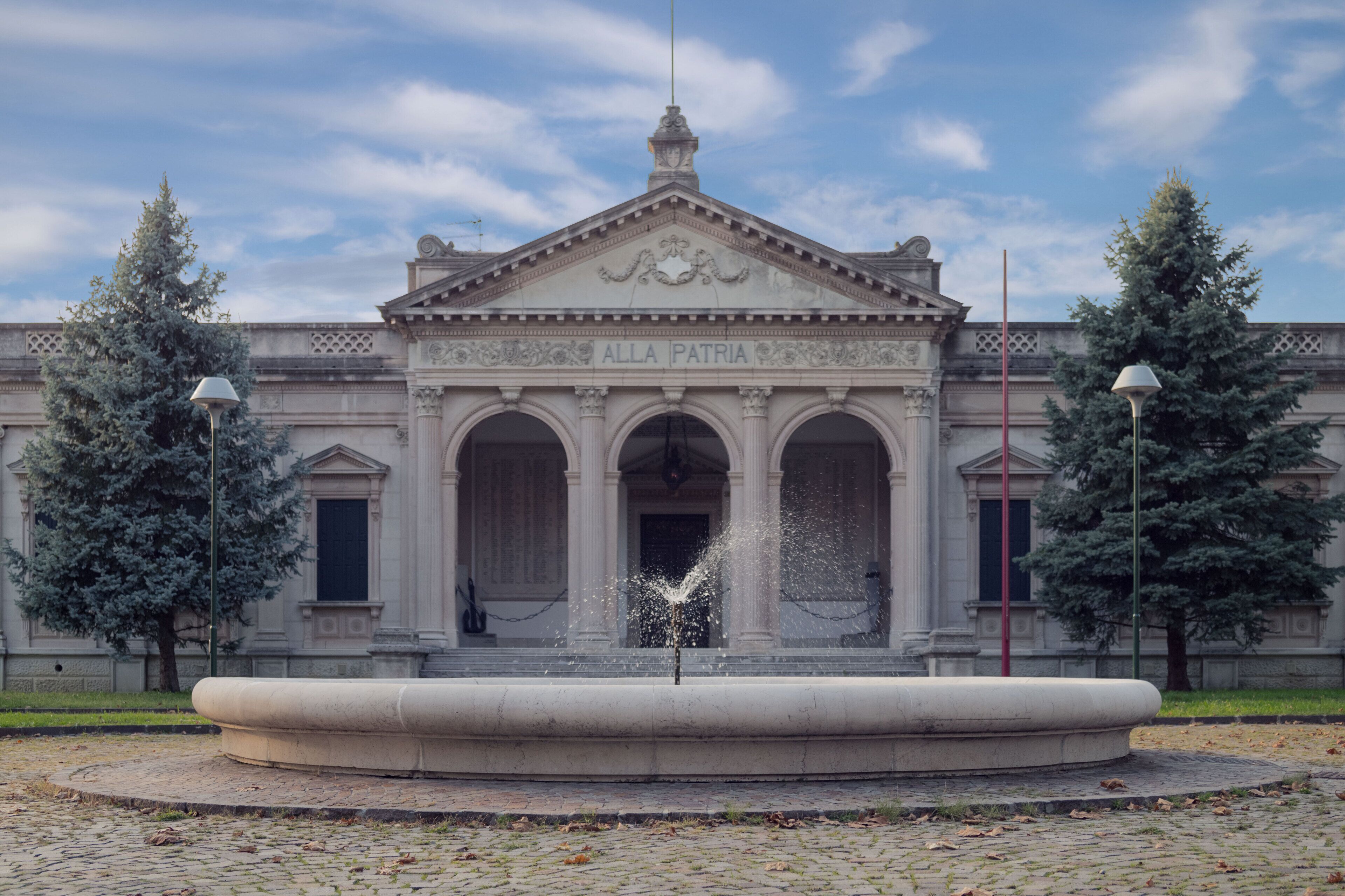 Panoramica del Monumento ai Caduti di Oderzo (TV), sito in Piazzale della Vittoria