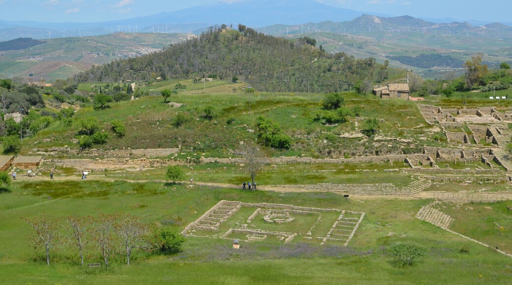 A view of Morgantina's Hellenistic agora. In the foreground the Macellum dating from the Roman period can be seen. In the background the Cittadella hilltop is visible, which was the location of Morgantina's Iron Age settlement. Mount Etna is seen in the far distance.