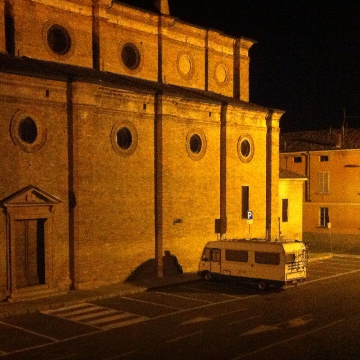 #camper #camp #castelleone #italia #italy #church 
