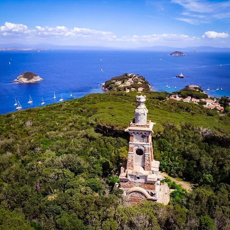 The Mausoleum Tonietti in Cavo is a majestic square shaped tower that stands tall and has a marble stairway at the entrance. It was originally built as a private tomb for the Tonietti family. The mausoleum however never did become a burial place for the family because permission to have it buried inside was never granted.

The internal cast iron spiral staircase, in very poor condition, takes you to a breathtaking of the Tyrrhenian coastline. 
