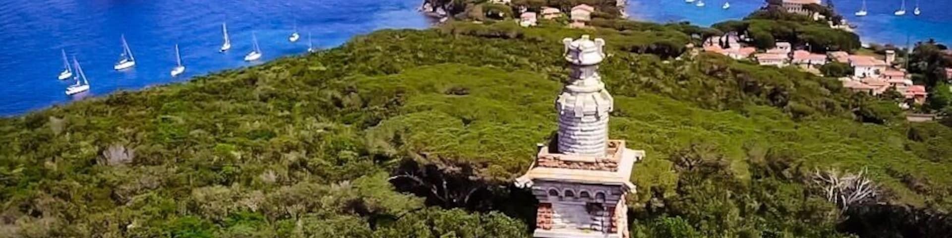 The Mausoleum Tonietti in Cavo is a majestic square shaped tower that stands tall and has a marble stairway at the entrance. It was originally built as a private tomb for the Tonietti family. The mausoleum however never did become a burial place for the family because permission to have it buried inside was never granted.
The internal cast iron spiral staircase, in very poor condition, takes you to a breathtaking of the Tyrrhenian coastline.