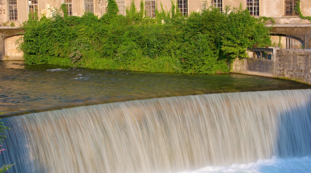 Rovereto showing a river or creek