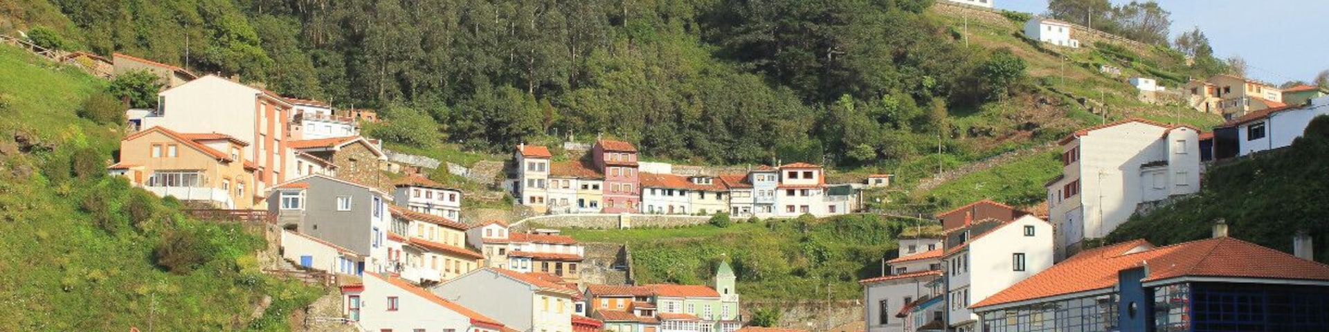 This little village is called Cudillero and is also in Asturias. It's known for it's fisherships but now it's more touristic. It's nice to walk through, especially when you go all up to the top. Nice view!