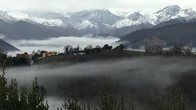 Vista de los Picos de Europa desde la Hostería de Torazo