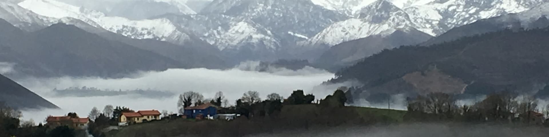 Vista de los Picos de Europa desde la Hostería de Torazo