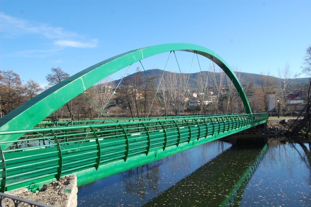 Puente construido recientemente en el barrio de san juan en plasencia.(CÁCeres) Dando paso al barrio de san juan con el cachon. Rio jerte..