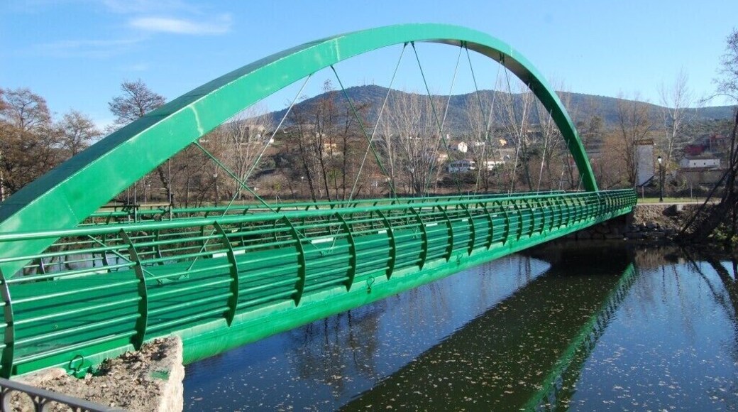 Puente construido recientemente en el barrio de san juan en plasencia.(CĂCeres) Dando paso al barrio de san juan con el cachon. Rio jerte..