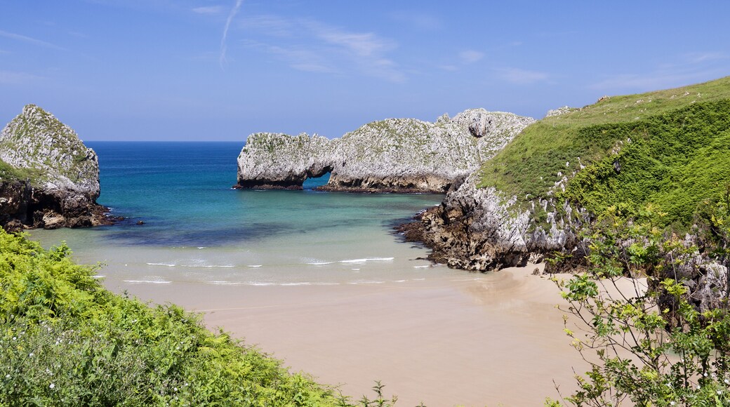 Playa en el Cant√°brico (San Vicente de la Barquera)