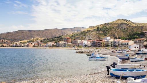 Italy, Sicily, Castel di Tusa, beach and harbor
