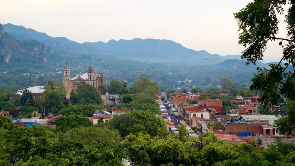 Tepoztlan showing landscape views, a small town or village and tranquil scenes