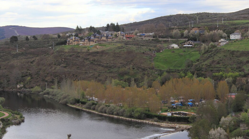 Río Tera en Puebla de Sanabria (Provincia de Zamora, Castilla y León, España).