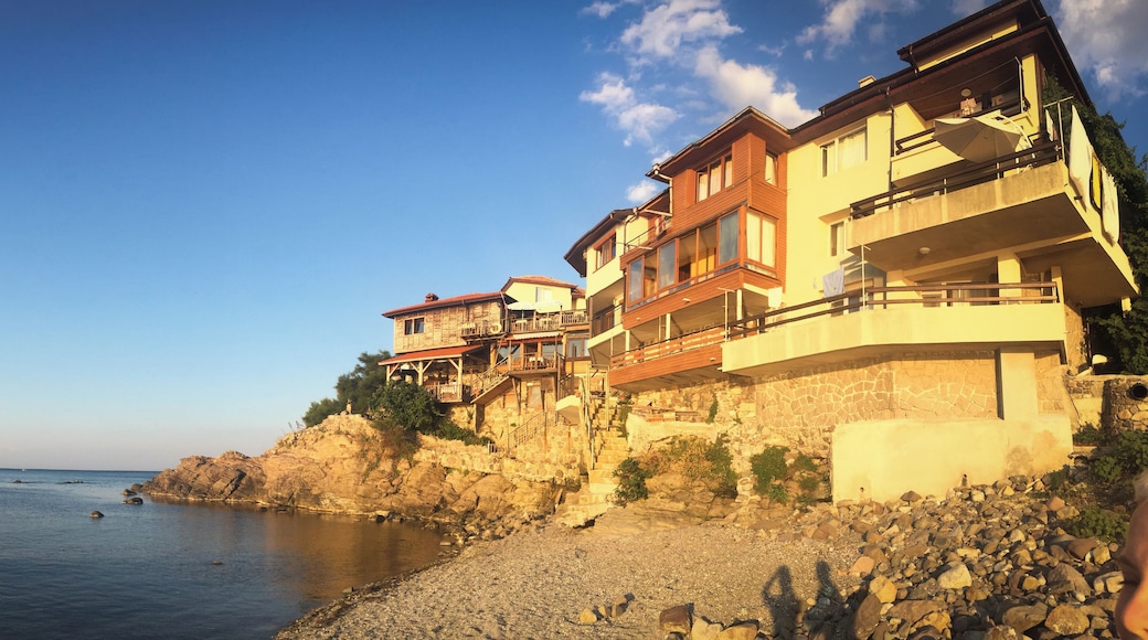 The old houses of Sozopol and something that almost felt like a private beach in the mild heat of one July evening.
#waterlust