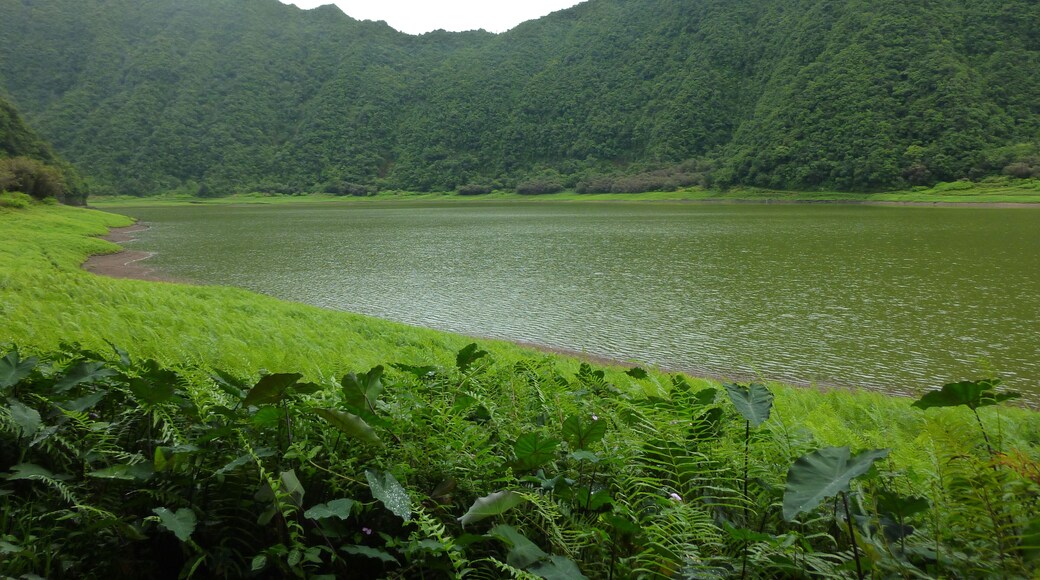 0_Grand_Etang_lake__La_Reunion