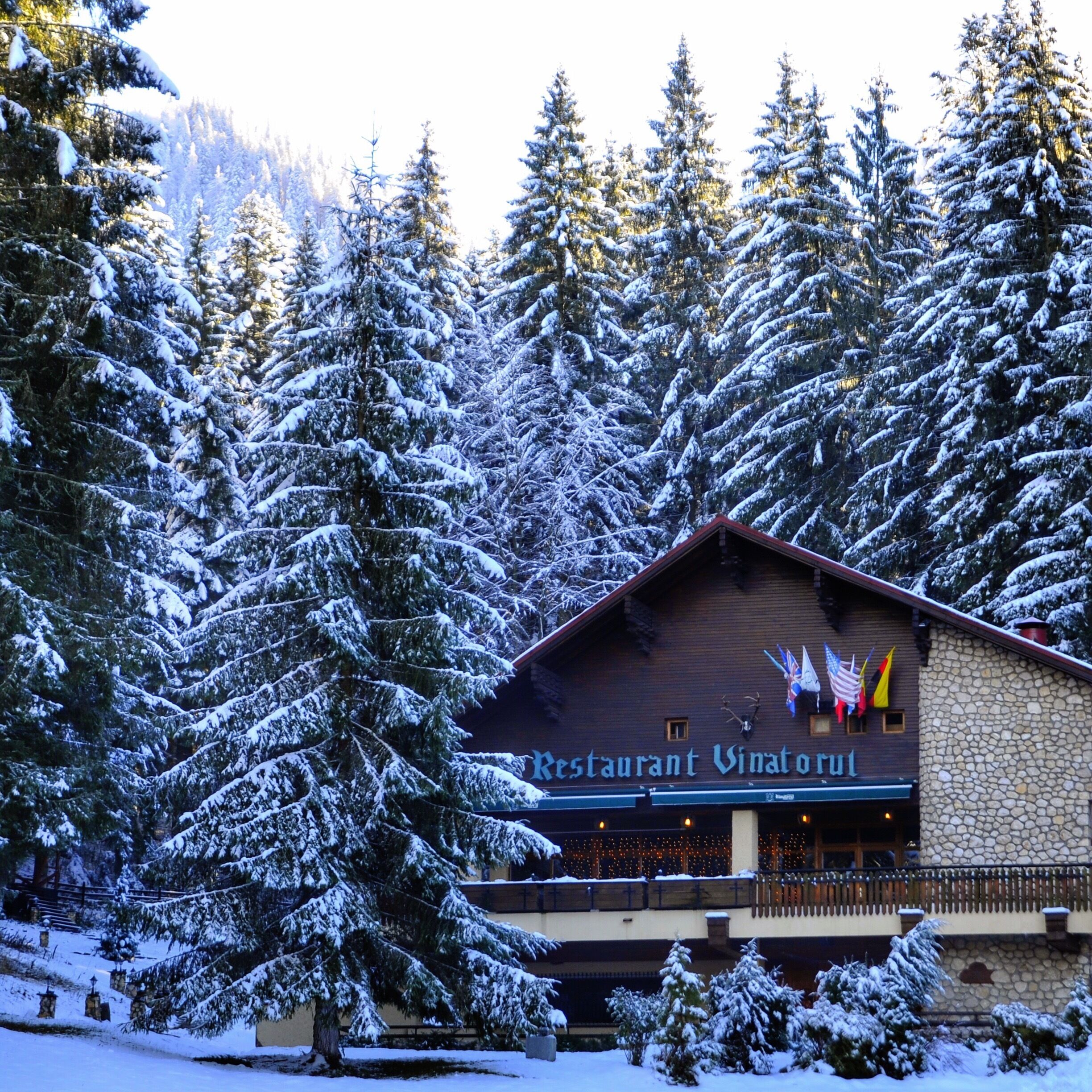 A snow-covered mountain landscape with a wooden building labeled "Restaurant Vinatoru."
