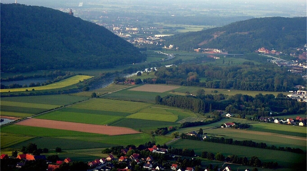 Die Porta Westfalica (Blick von Süd nach Nord) Sonstiges: ...