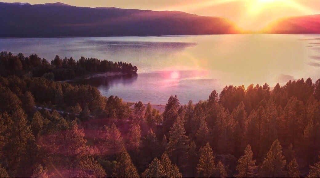 One of my favorite places. Cascade Lake. Explore by boat or take a walk on one of many beaches or trails. Small town life in Idaho.
#takeahike