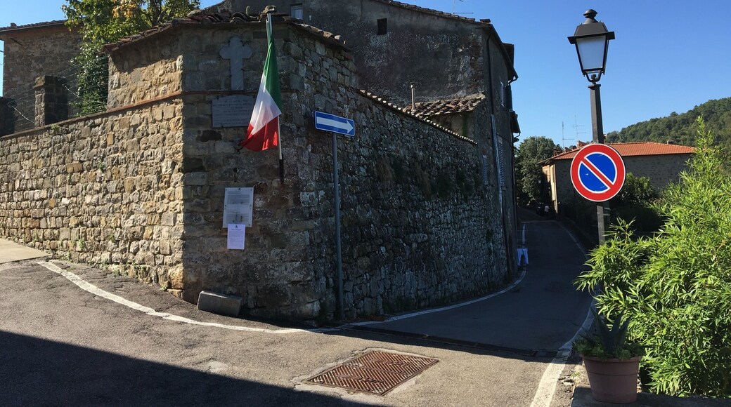 #Red Small hill town in Italy