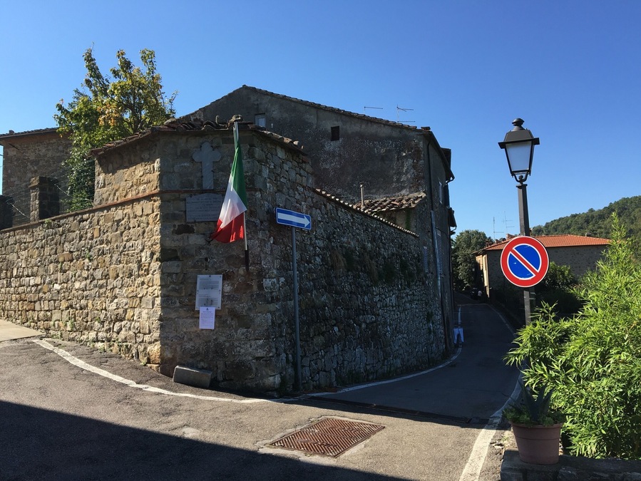 #Red Small hill town in Italy