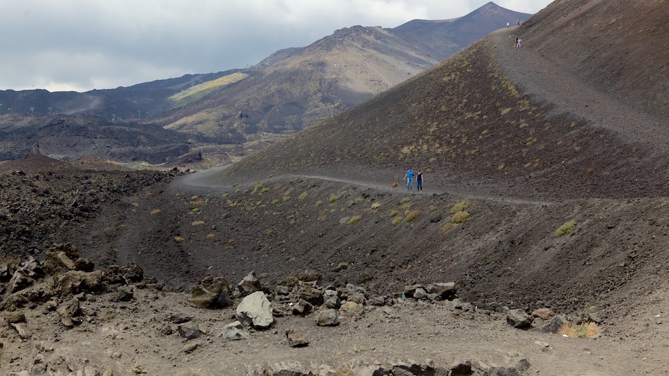 Mount Etna showing mountains