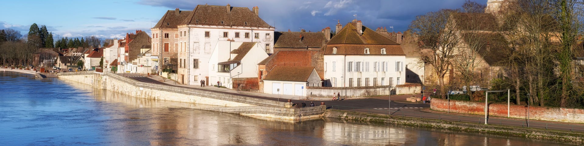Seurre vue du pont sur la Saône en crue, Bourgogne, France