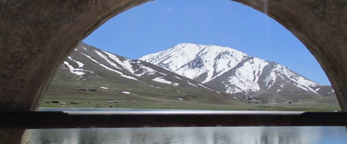 I found a single span of this bridge on this lake that did not have graffiti scribbled all over it.
So I laid down to frame Mt. Toubkal in this shot. I should probably print postcards.
#culture #nature
davenotravels.blog