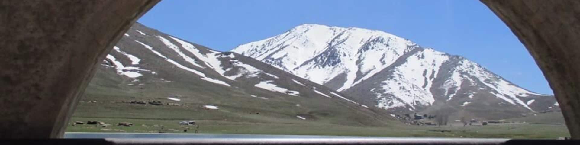 I found a single span of this bridge on this lake that did not have graffiti scribbled all over it.
So I laid down to frame Mt. Toubkal in this shot. I should probably print postcards.
#culture #nature
davenotravels.blog