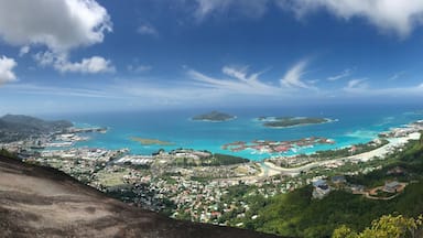 Ausblick auf Eden Island, Mahe, Seychellen