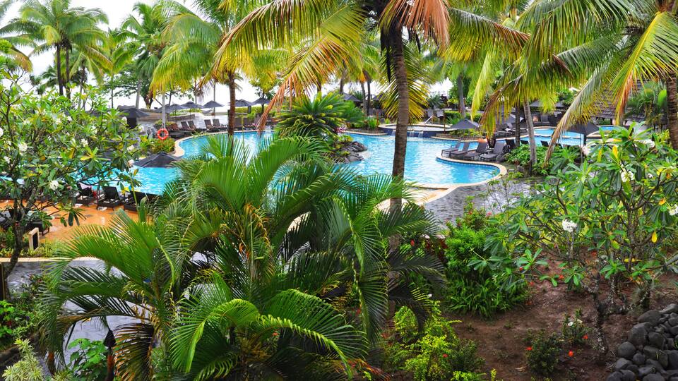 Resort Garden & Pool Panorama