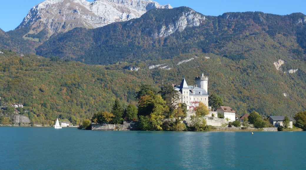 Very photogenic chateau photographed from Lac d’Annecy